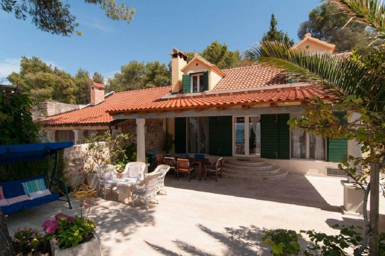 Deluxe Villa Sirena On The Beach With Pool Supetar Kültér fotó